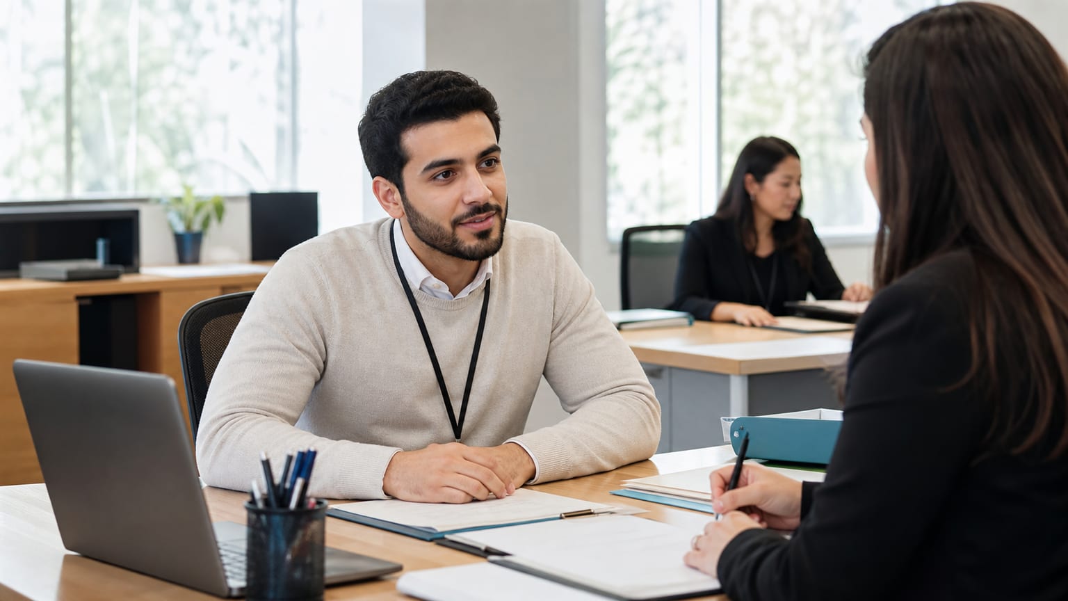 إنجليزية الموارد البشرية والانضمام الوظيفي في الولايات المتحدة: النماذج والرواتب والمزايا