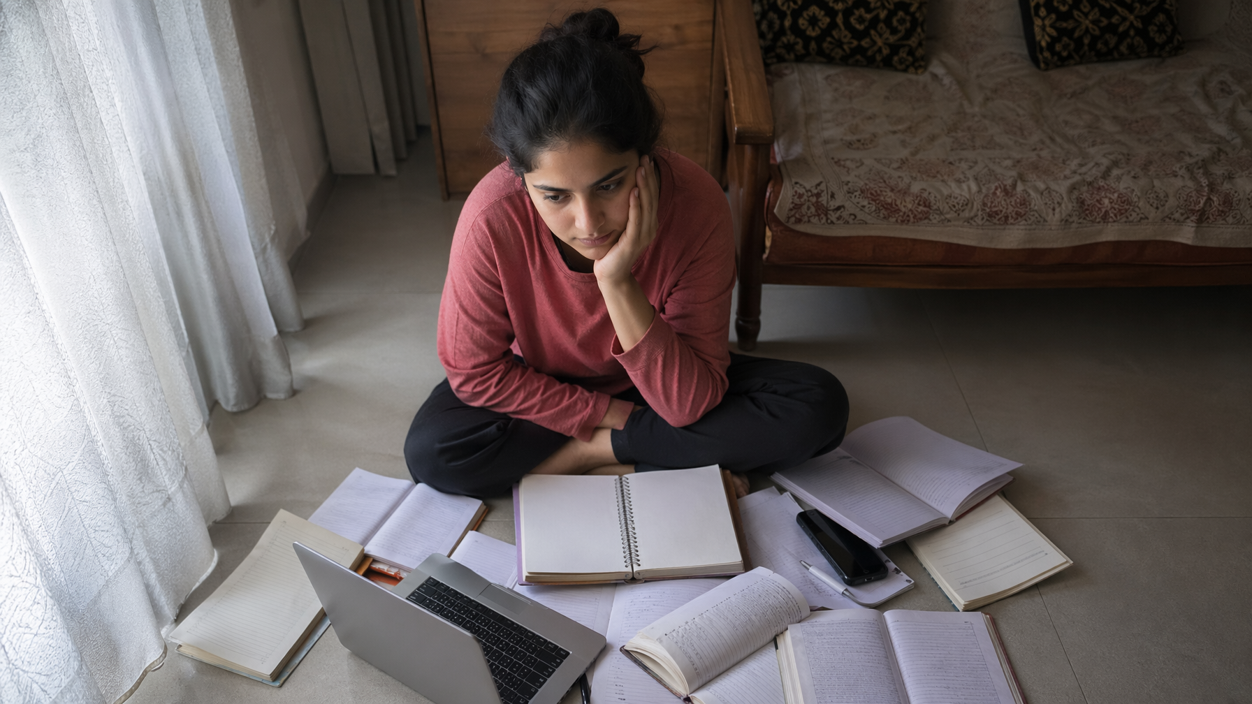 सालों तक अंग्रेज़ी पढ़ने के बाद भी Native Speakers को क्यों नहीं समझ पाते?